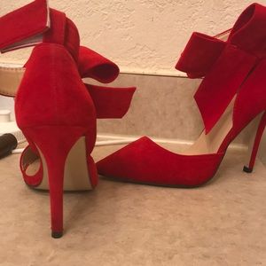 Red heels with bow